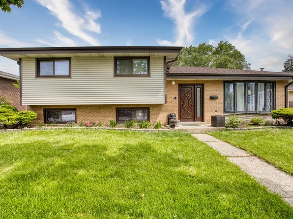 597 Forest Preserve Dr, Wood Dale, IL 60191