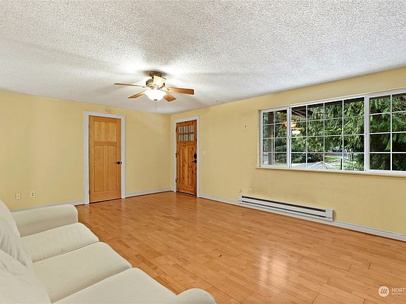 3rd image of 7512 192nd Avenue E