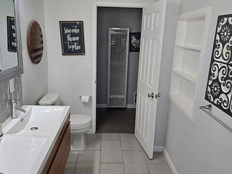 947 Hanover St — Photo 14