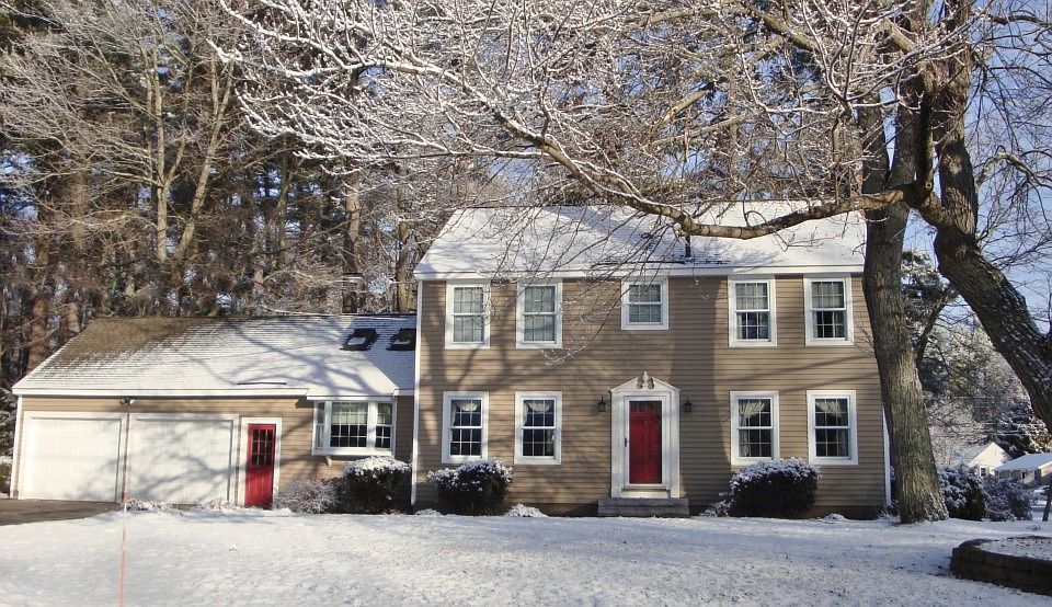1st image of 15 Deerhaven Dr