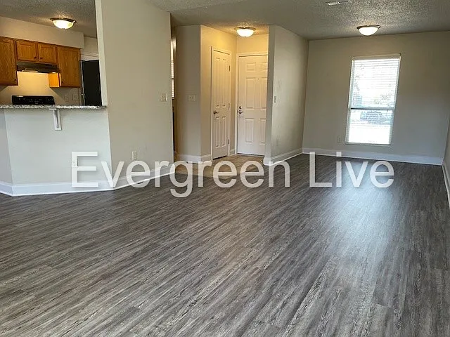 105 Barrow Ct — Photo 3