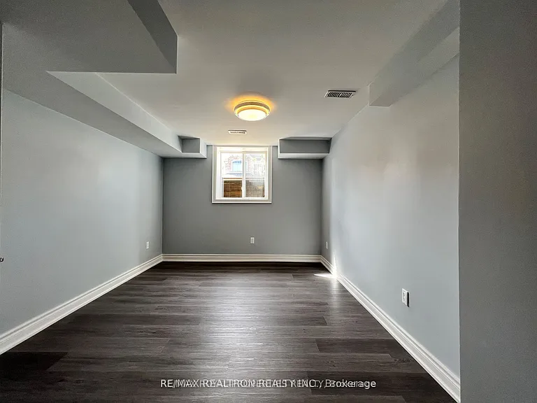 122 Auckland Dr #BASEMENT — Photo 7