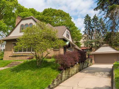 1704 N 68th St, Wauwatosa, WI, 53213
