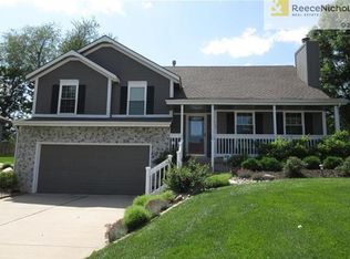 1720 NE Whitestone Dr, Lees Summit, MO 64086