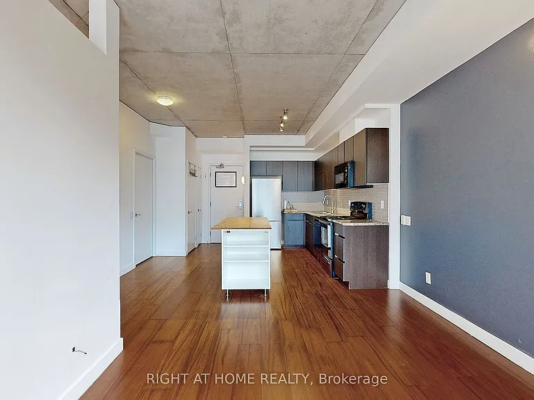 38 Niagara St #312 — Photo 5