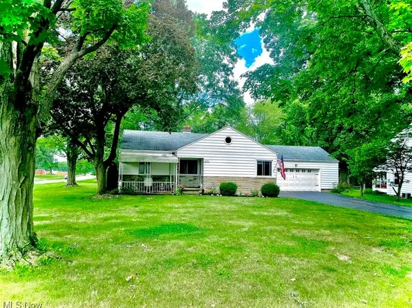 372 Wildwood Dr, Youngstown, OH 44512