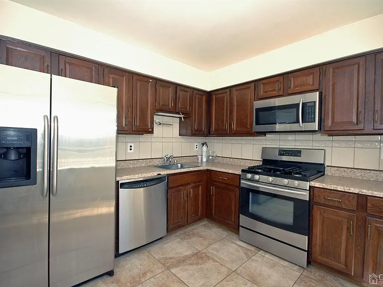 48 Astor Ct — Photo 12