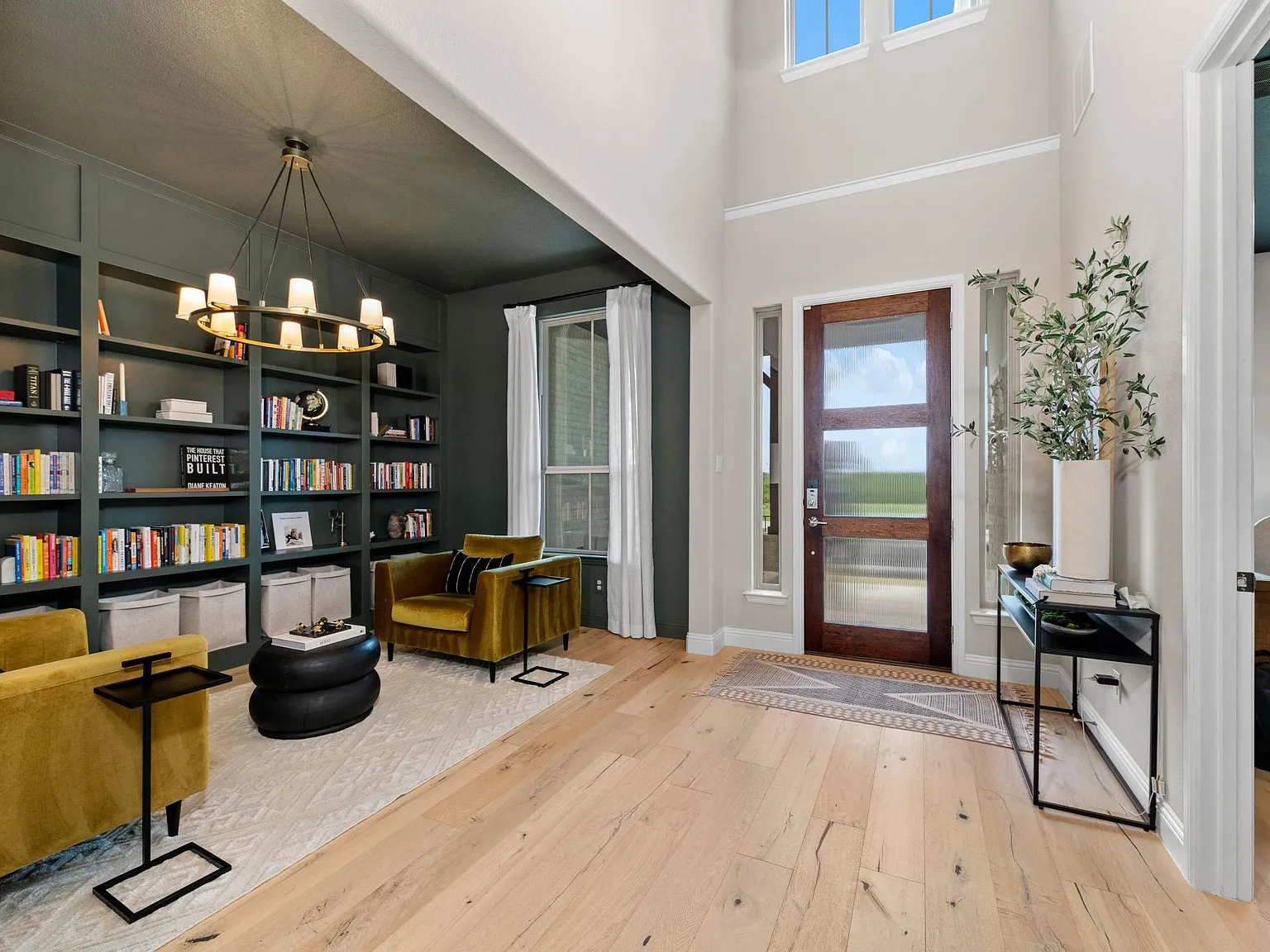 5 bed, 4.5 bath, 3517 sqft, $5,500 — Photo 2