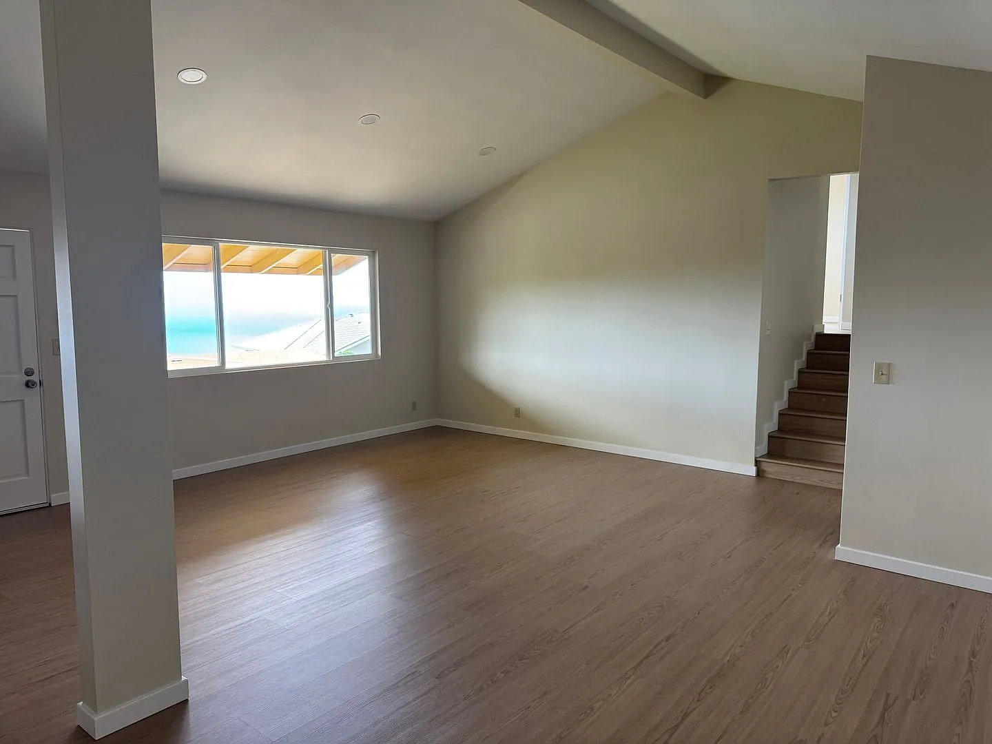 Beautiful Fully Renovated 5-Bedroom Home with Ocean Views — Photo 2