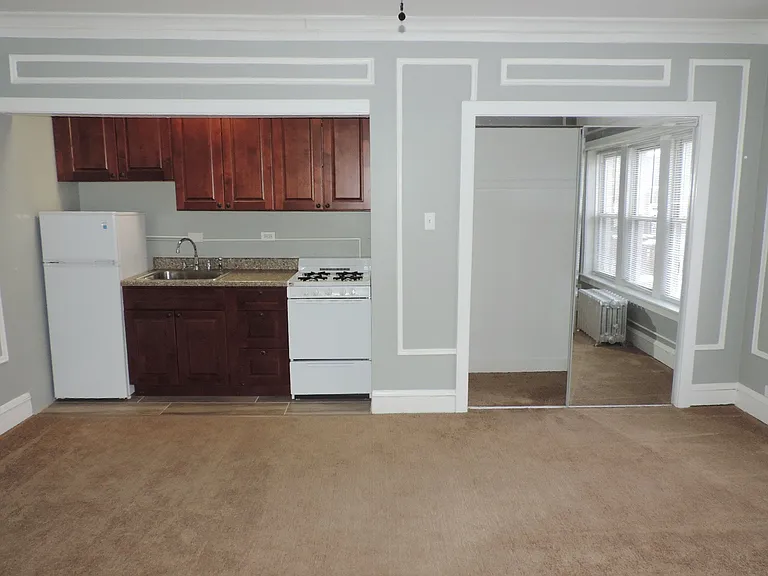 725 Washington St — Photo 4