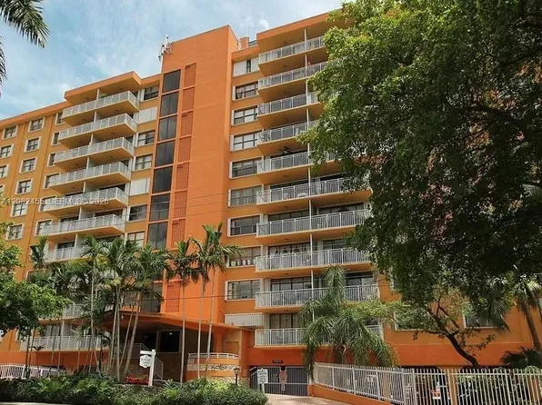 2450 NE 135th St APT 102, North Miami, FL 33181