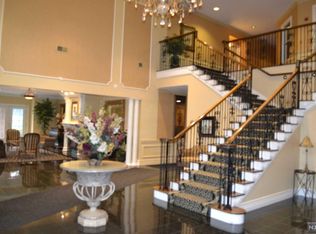 80 Ridgewood Rd APT 200, Township Of Washington, NJ 07676