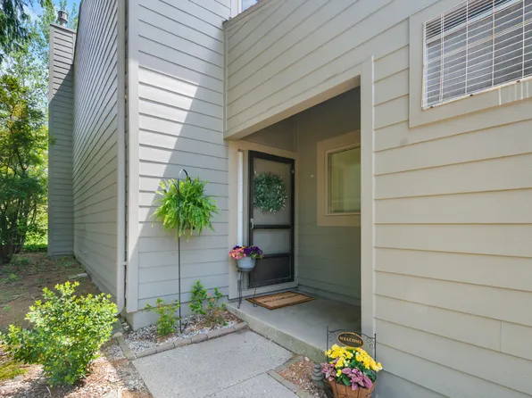 744 Peninsula Ct, Ann Arbor, MI 48105