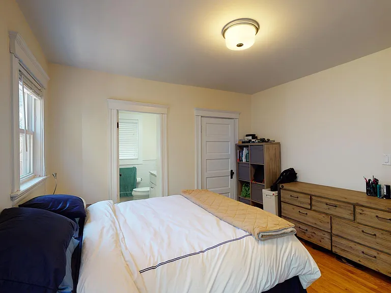 652 Green St — Photo 4