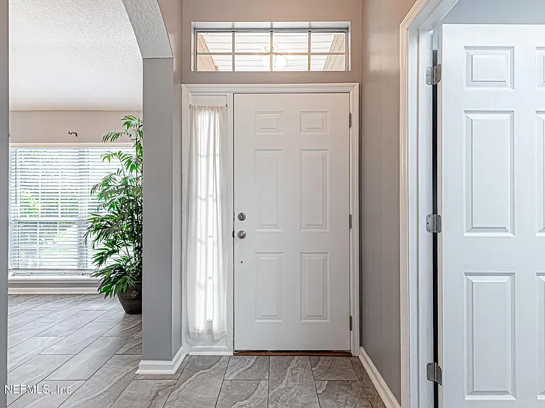 2243 Trailwood Dr — Photo 5