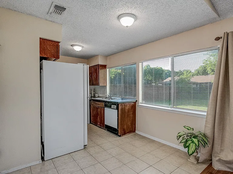 1717 Palisades Dr — Photo 1