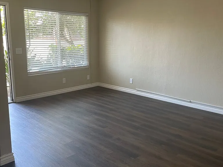 380 K St — Photo 3