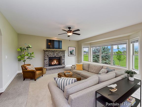 5th image of 371 Andover Dr