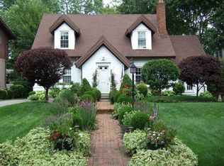 221 Ottawa Dr, Pontiac, MI 48341