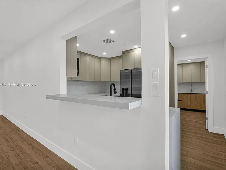 8201 SW 42nd St — Photo 8