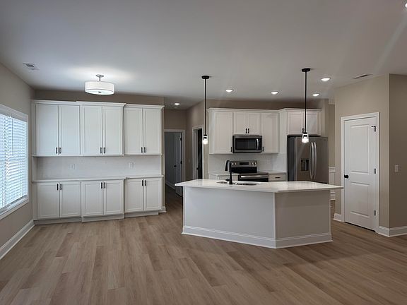 3rd image of 226 Navajo Dr