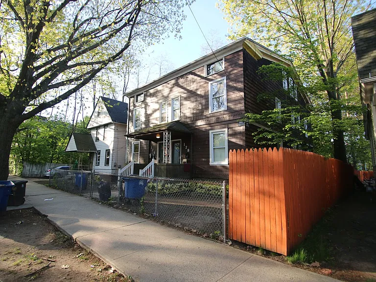 176 Bassett — Photo 3