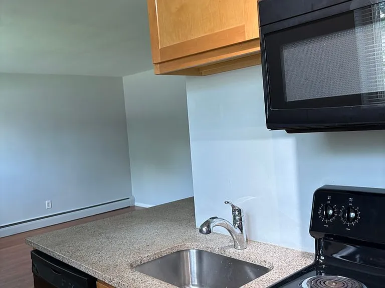 2955 Madison Rd — Photo 2