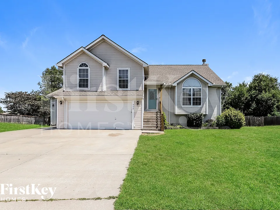 904 E Madelyn Dr