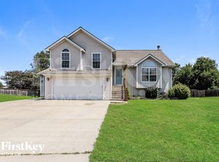 904 E Madelyn Dr, Kearney, MO 64060