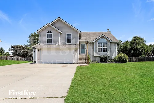 904 E Madelyn Dr Photo 1