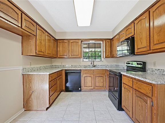 5th image of 1321 Lampasas Dr