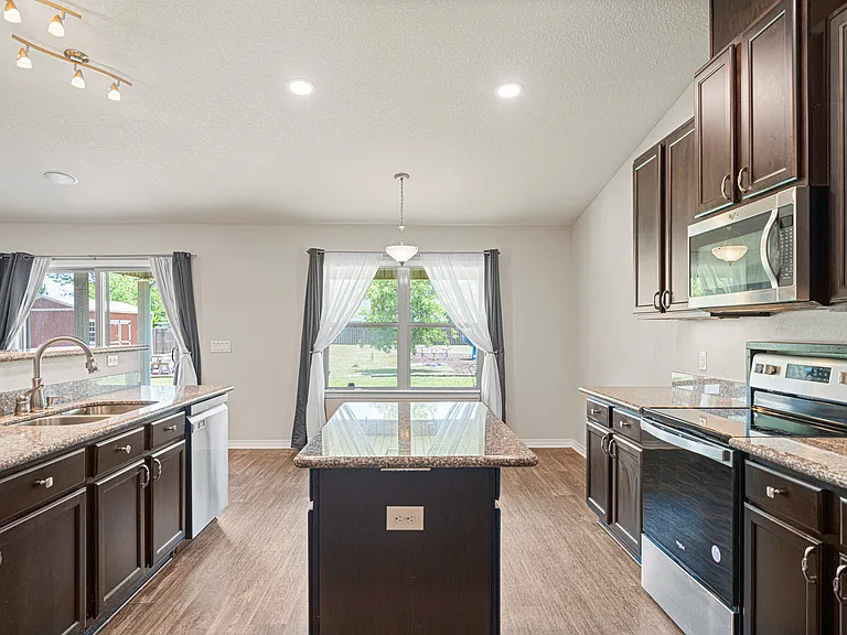 2132 Vizcaya Dr — Photo 29