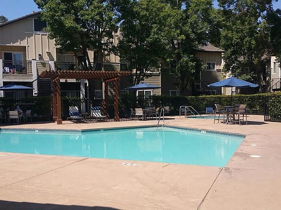 3rd image of 240 Natoma Station Dr APT 27