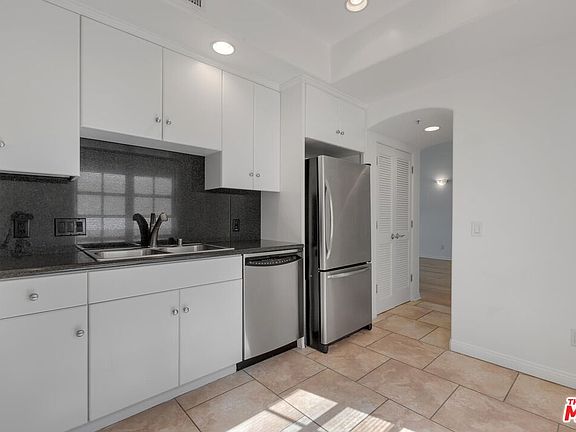 5th image of 851 N San Vicente Blvd APT 303