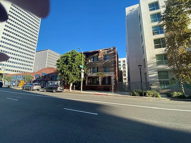 1220 S. Olive St. — Photo 4