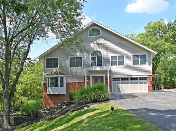 5555 Oakvista Dr, Cincinnati, OH 45227