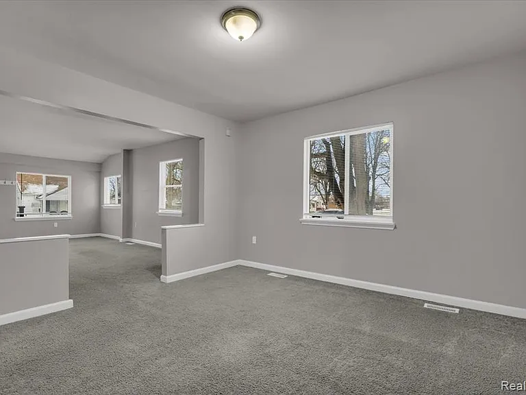 8268 Hudson Ave — Photo 5