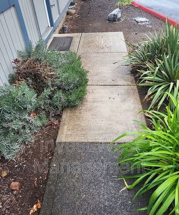 1st image of 2809 E 19th St APT A