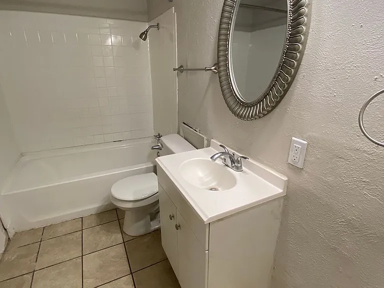 2428 Louise St #2505 — Photo 61
