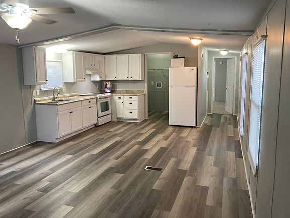 5th image of 245 Brighton Ln