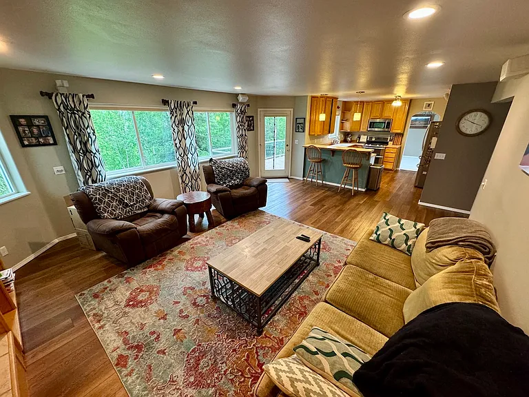 19700 Driftwood Bay Dr — Photo 3
