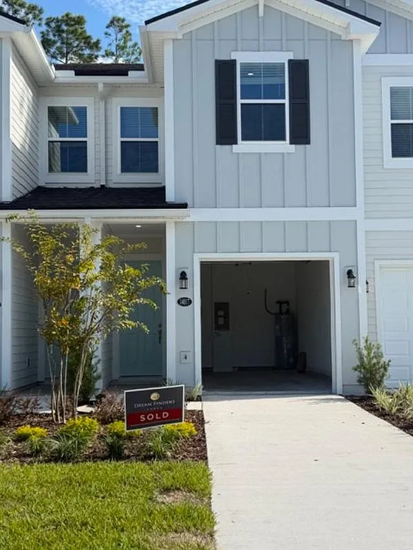 3 bed, 2.5 bath, 1549 sqft, $2,200 — Photo 1