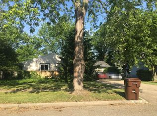 812 Princeton Dr, Lansing, MI 48917