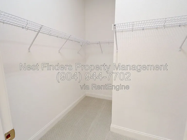111 Carousel Dr — Photo 17