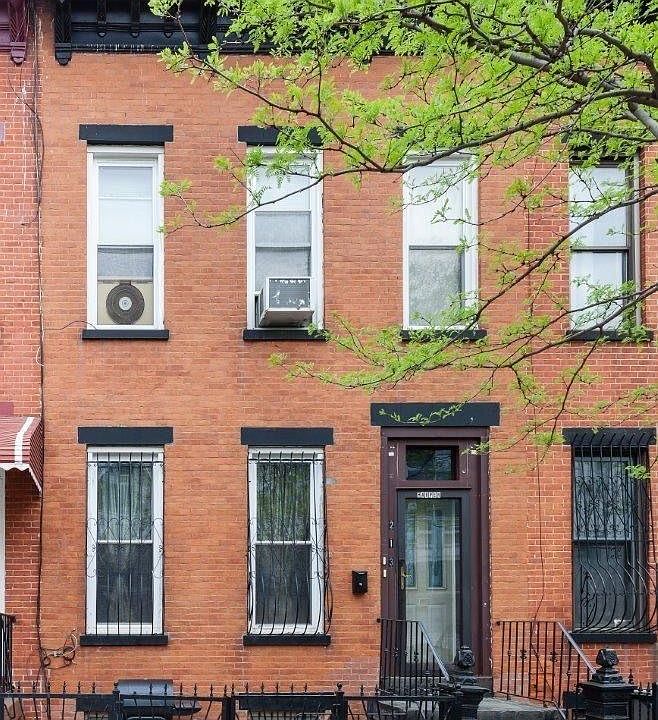 1st image of 213 Chauncey St