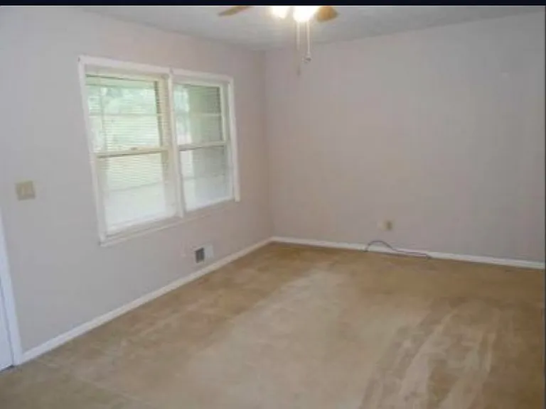 22 Marty Ln — Photo 2