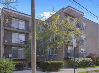 4735 Grove St APT 104, Skokie, IL 60076