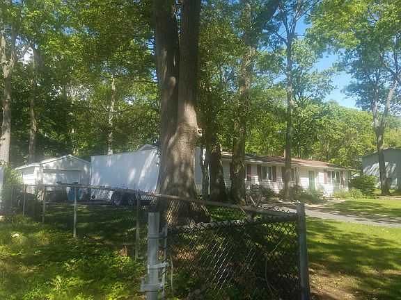 2nd image of 28 Fireside Ln