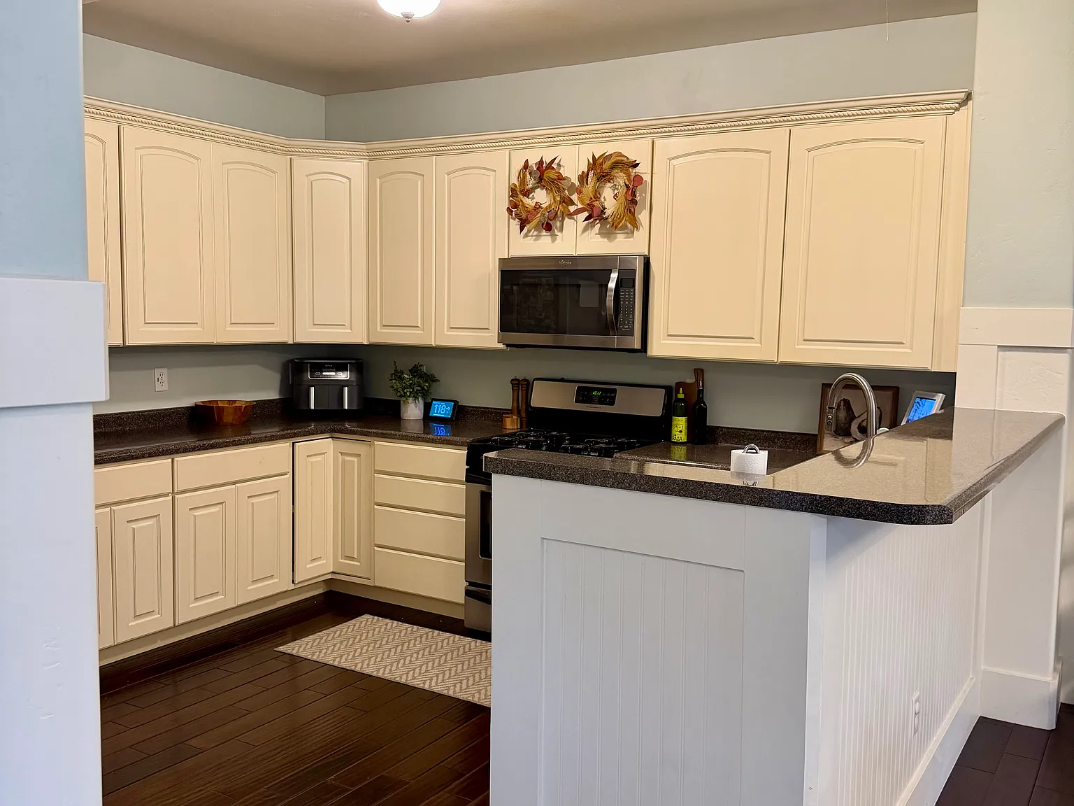 4 bed, 3.5 bath, 2220 sqft, $2,800 — Photo 4