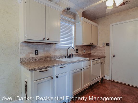 4th image of 2204 Norwich Ave